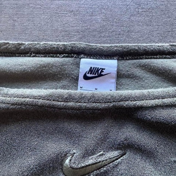 Women's Cropped Vintage Nike Sweatshirt - Picture 3 of 3